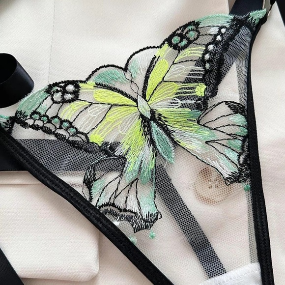 Butterfly Lingerie Set - Picture 2 of 4